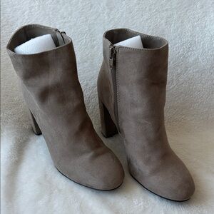 Qupid Elegant Taupe Ankle Boots size 7